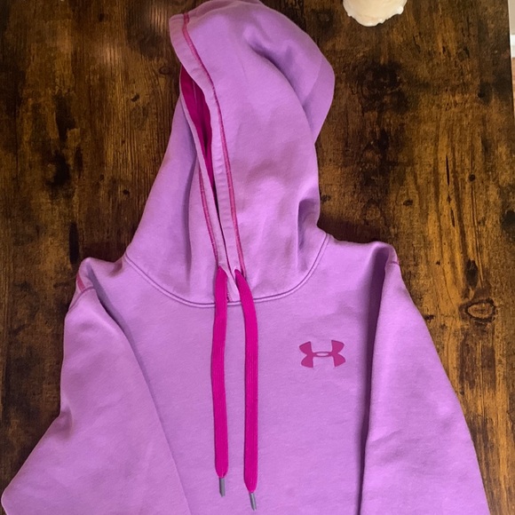 Women’s medium, purple Under Armour sweatshirt.